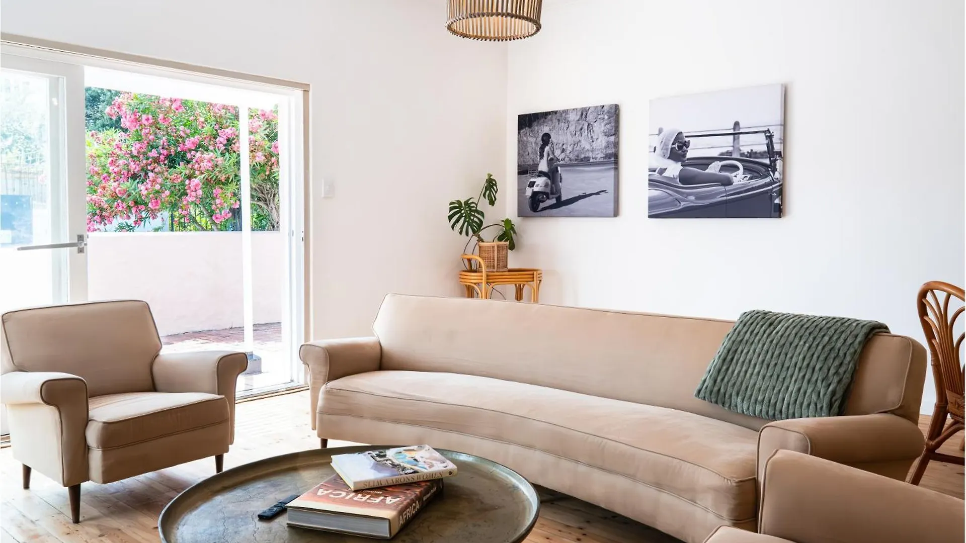 Casa Caprice - A 3 Bed Home Steps From The Beach Cape Town