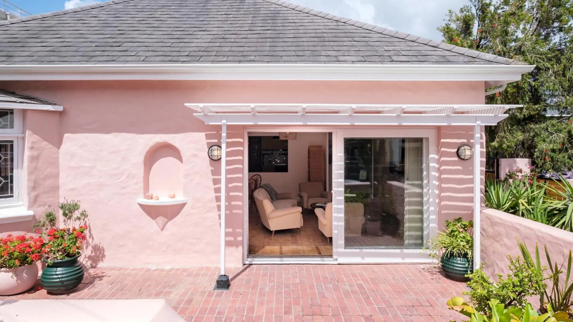 Casa Caprice - A 3 Bed Home Steps From The Beach Cape Town Holiday home