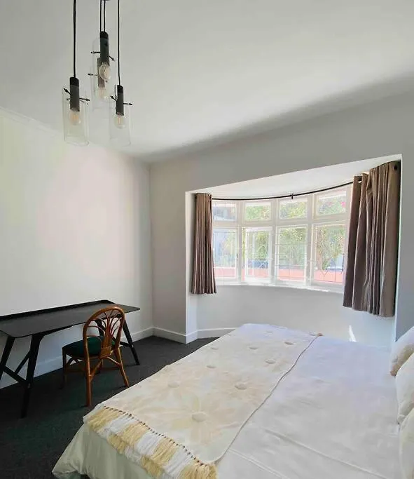 Casa Caprice - A 3 Bed Home Steps From The Beach Cape Town 0*,